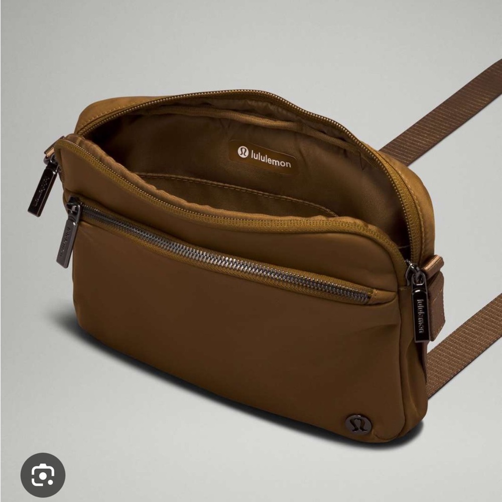 lululemon athletica city adventurer 2.5l crossbody bag